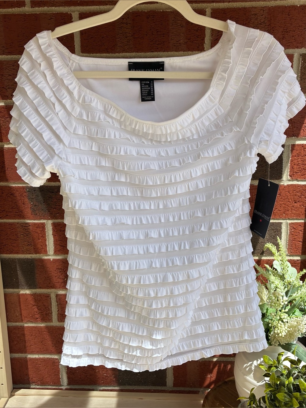 Frank Lyman Design White Waterfall Short Sleeve Top size 8 Ruffles Office
